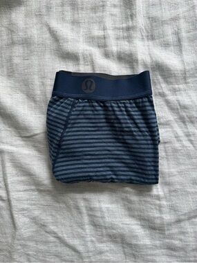 lululemon athletica Always in Motion Striped Boxr Brief nwot